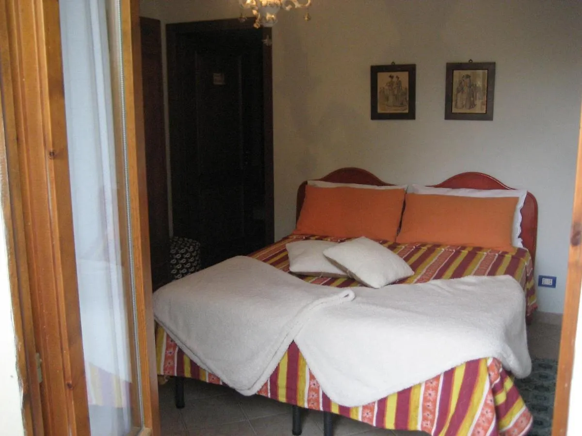 Bed and Breakfast La casa tra i vigneti Montecalvo Versiggia 0*,