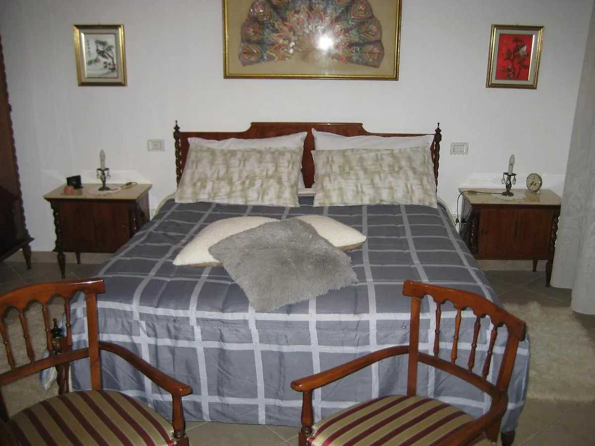 La Casa Tra I Vigneti Bed & Breakfast Montecalvo Versiggia