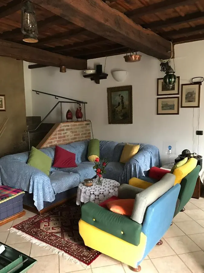 La Casa Tra I Vigneti Bed & Breakfast Montecalvo Versiggia Italy