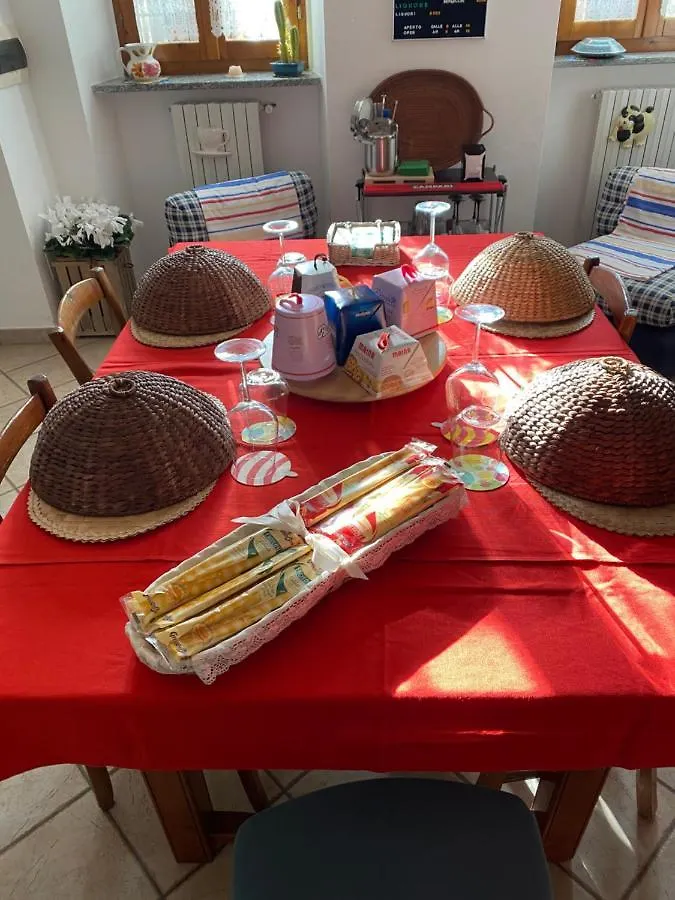 Bed and Breakfast La casa tra i vigneti Montecalvo Versiggia Bed & Breakfast