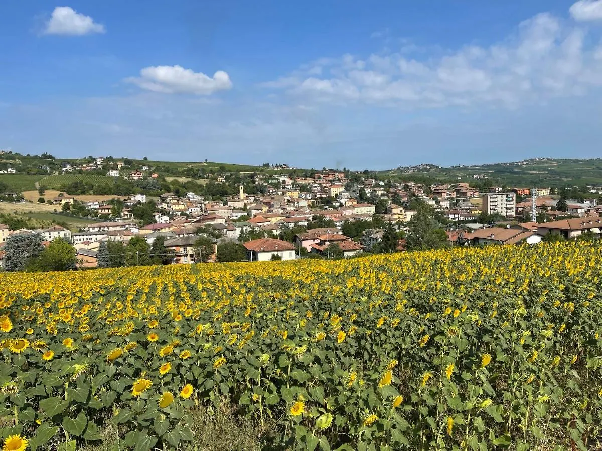 Bed and Breakfast La casa tra i vigneti Montecalvo Versiggia 0*,  Italia